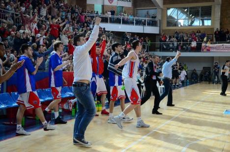 Felicitări, CSM Oradea! În premieră, baschetbaliştii sunt în semifinalele campionatului naţional (VIDEO)